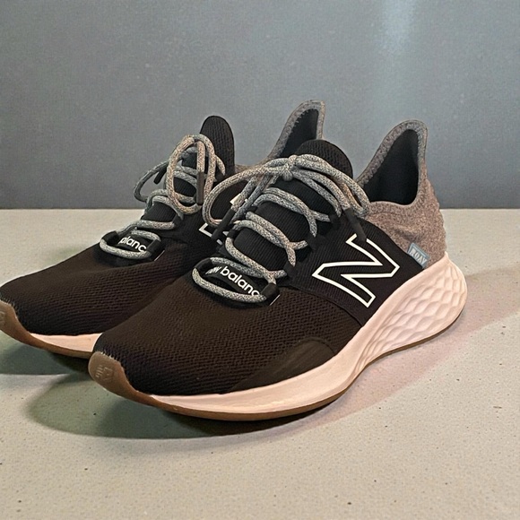 New Balance ROAV Black and Gray Athletic Shoes - Picture 2 of 10